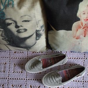 EUC BLOWFISH MALIBU SLIP ONS (8)